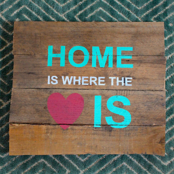 How+to+Stencil+a+Pallet+Sign-+Home+is+Where+the+Heart+is+Pallet+Sign