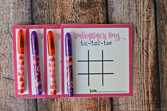 Tic-Tac-Toe-Valentines-Day-Printables-with-pens