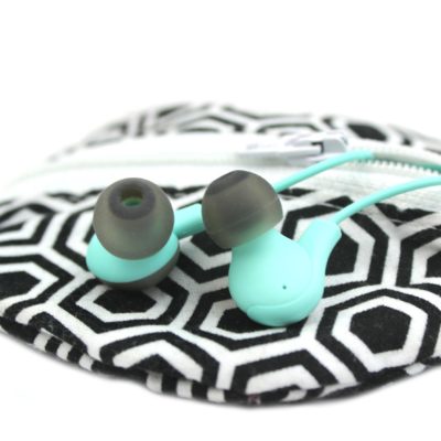 How to Sew: DIY Headphone Pouch thumbnail