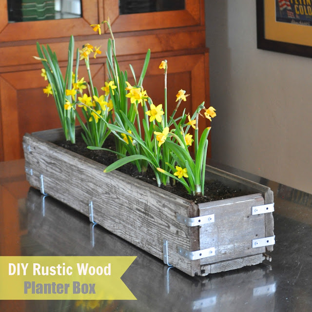 .DIY Rustic Wood Planter Box