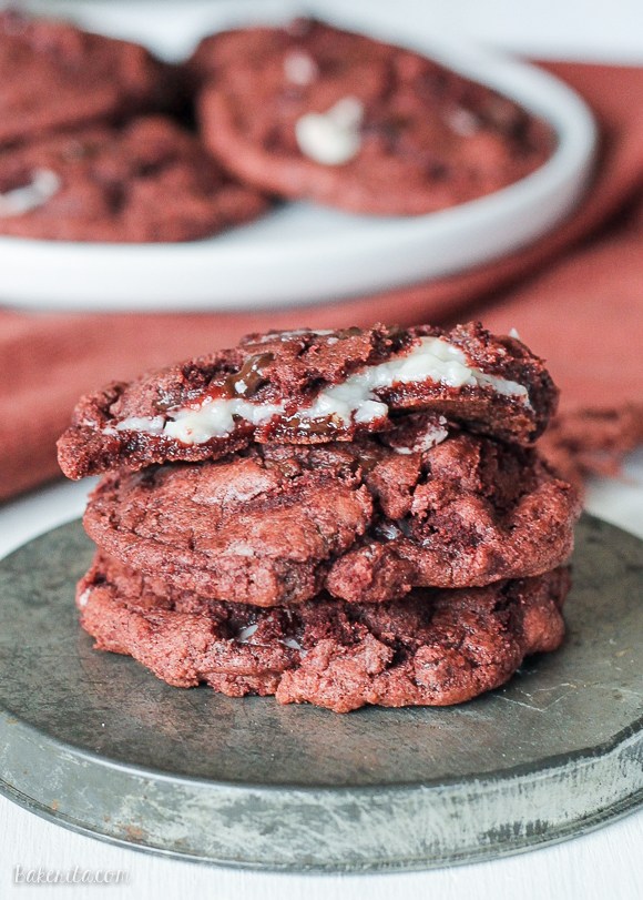 RED VELVET OREO COOKIES WITH CREAM CHEESE FILLING