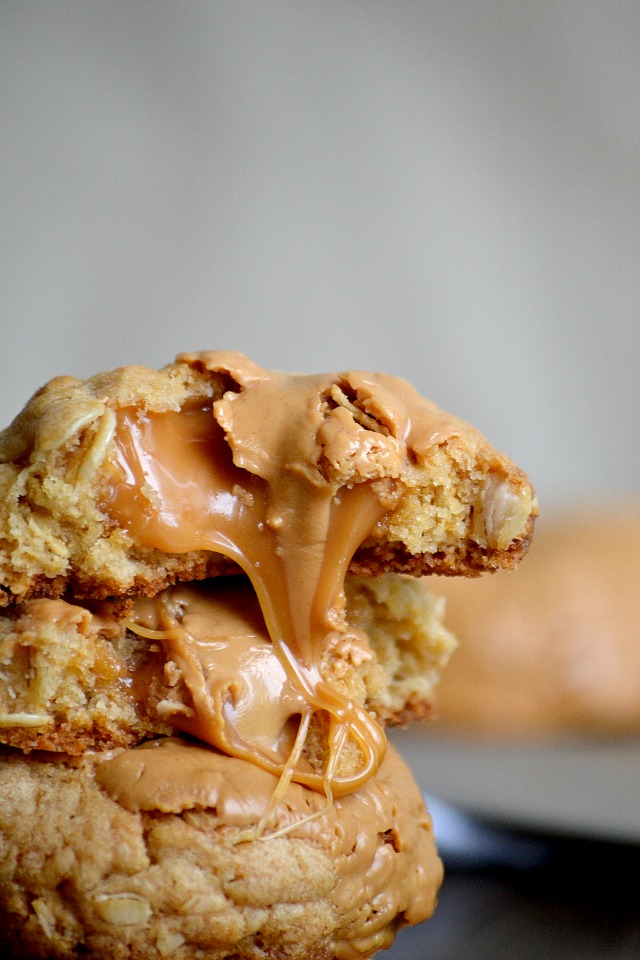 BROWN BUTTER OATMEAL COOKIES FILLED WITH CARAMEL AND PEANUT BUTTER
