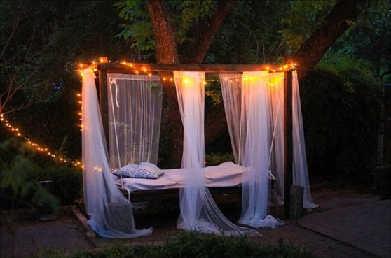 Build an Outdoor Swinging Bed