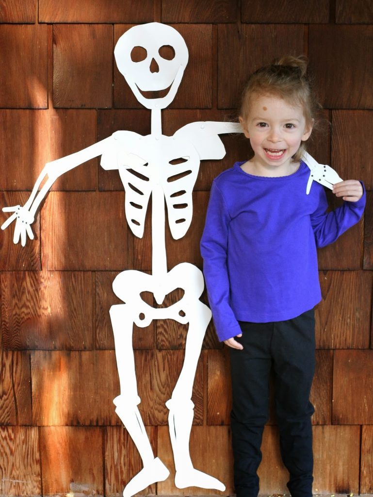 DIY Halloween Decoration: Life-Sized Skeleton 