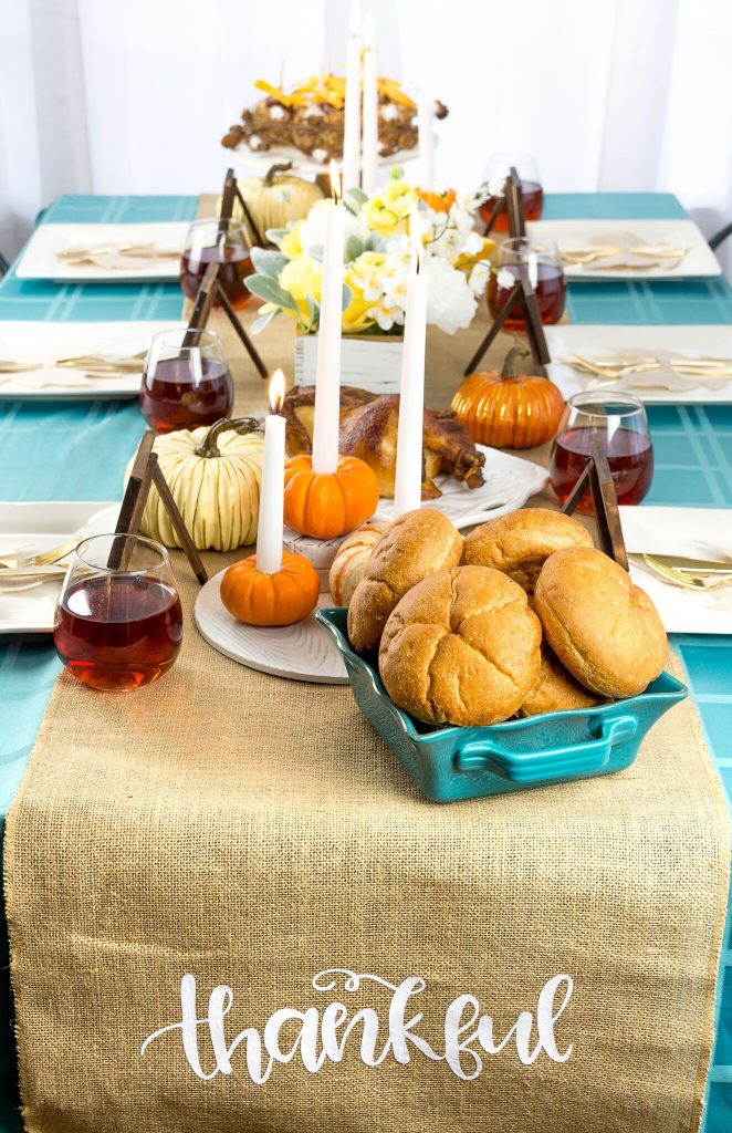 Burlap table runner with text saying thankful