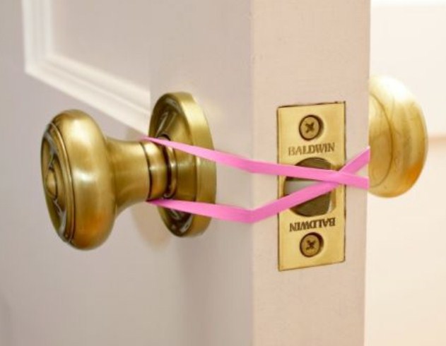 use a rubber band to keep the door from latching
