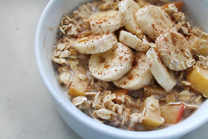 cinnamon apple banana oatmeal - recipes you can make in your dorm room 