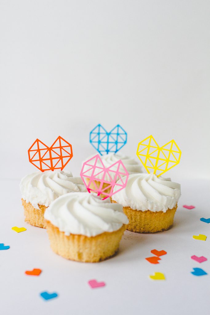 Cupcakes with geometric heart cake toppers