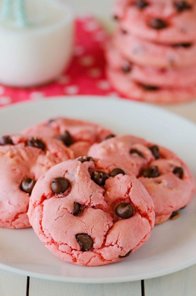 Strawberry cookie with chocolate chips