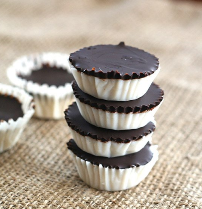 delicious, low carb and gluten-free chocolate coconut cups easy recipe