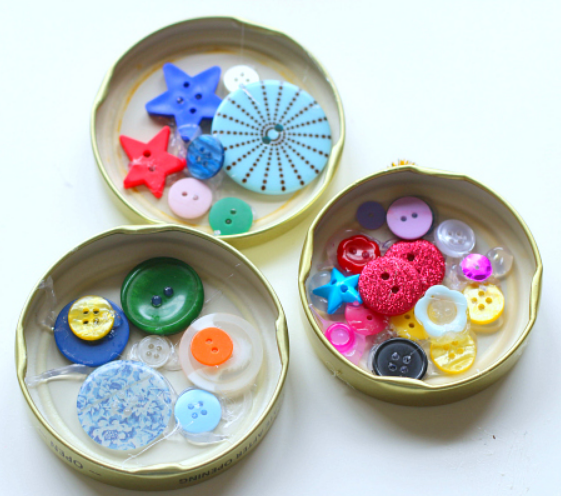  Simple button pendants kids can make