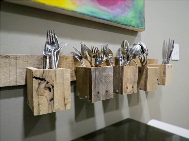 Wall mounted silverware holder made from pallet woods