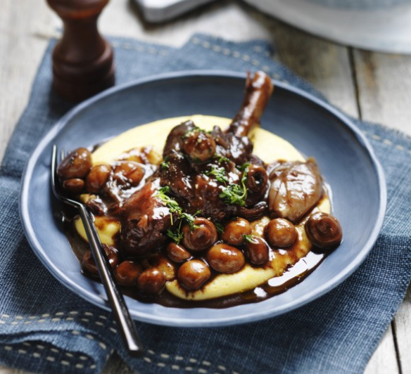 Lamb shanks with button mushrooms with toasted thyme