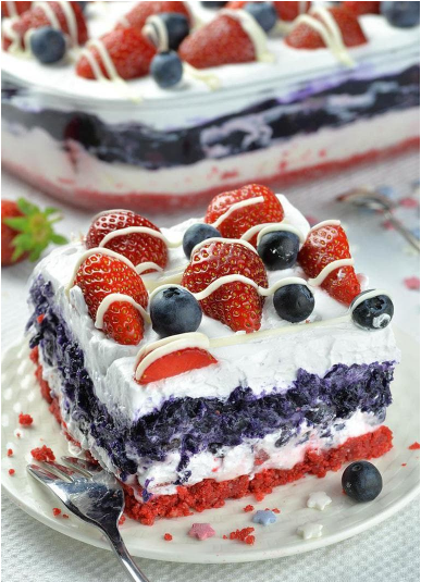 No bake berry lasagna with fresh blueberry and stawberries topping