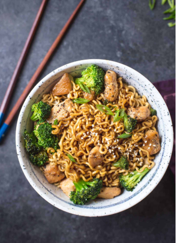 A tender chicken ramen stir fry noodle with broccoli and sweet savory sauce