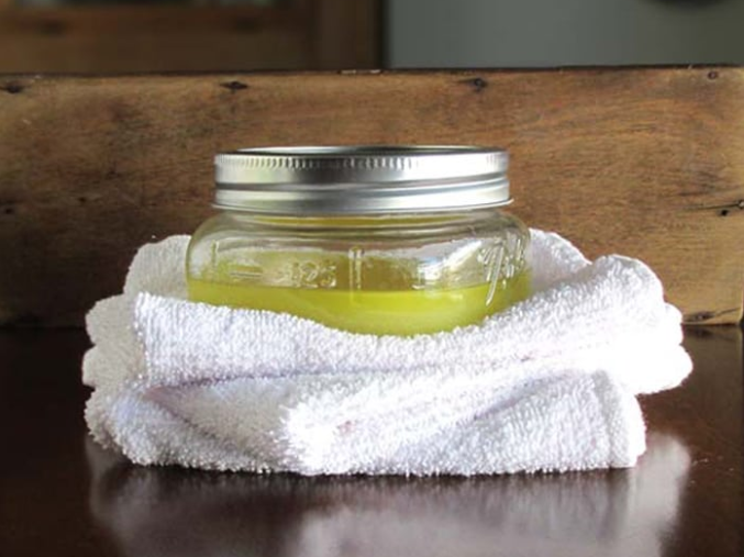 Wonder dressing non-toxic household natural furniture polish using salad ingredients 