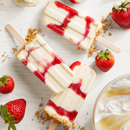 A delicious ice pops made with cheesecake, graham, and strawberry.