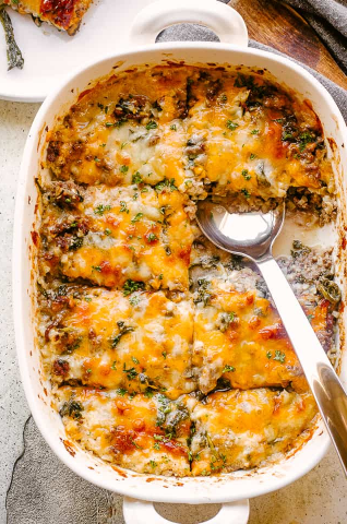 A low carb and keto ground beef and cauliflower rice casserole recipe for the family