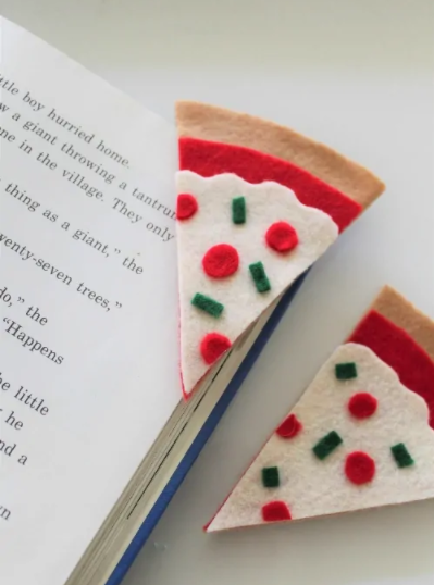 Felt pizza bookmarks