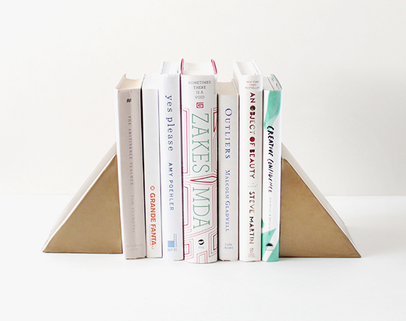 SIMPLE AND SYLISH DIY TRIANGLE BOOKENDS 