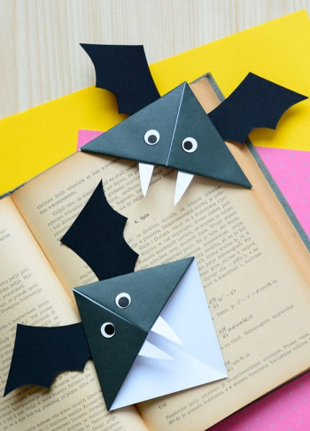 Bat corner bookmarks