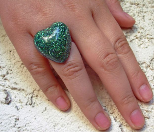 Glittered resin heart designed ring
