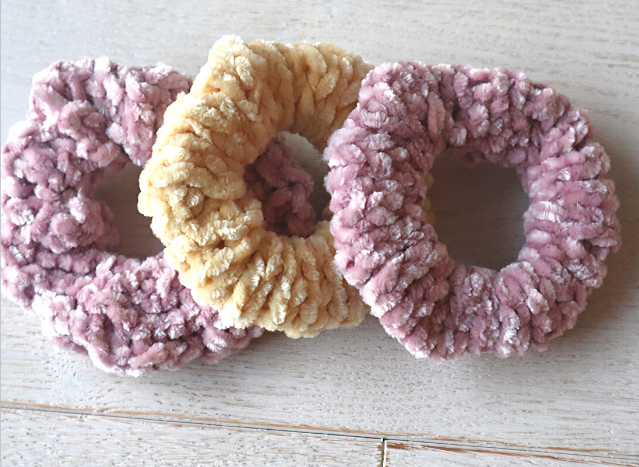 How To Knit Colorful and Beautiful Scrunchies in 3 Ways 