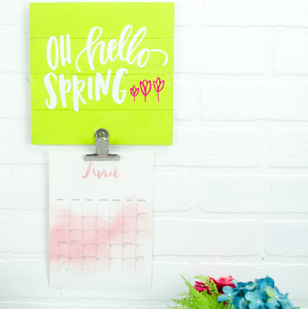 calendar holder made of wall plaque with a clip