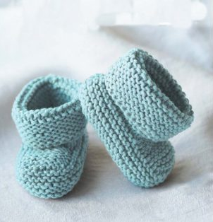 WOOLY KNITTED CUTE BABY BOOTIES WITH FREE PATTERN