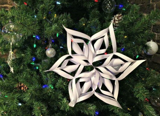 Fun DIY 3D Paper Snowflakes Christmas Tree Decor