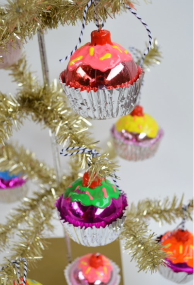DIY Christmas Tree Cupcake Ornaments 