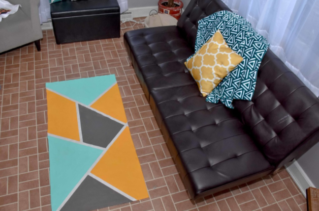 DIY GEOMETRIC CANVAS RUG INEXPENSIVE AND COOL HOME DECOR