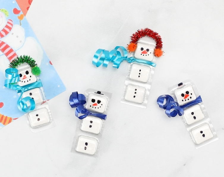 Gum packet designed as a snowmen