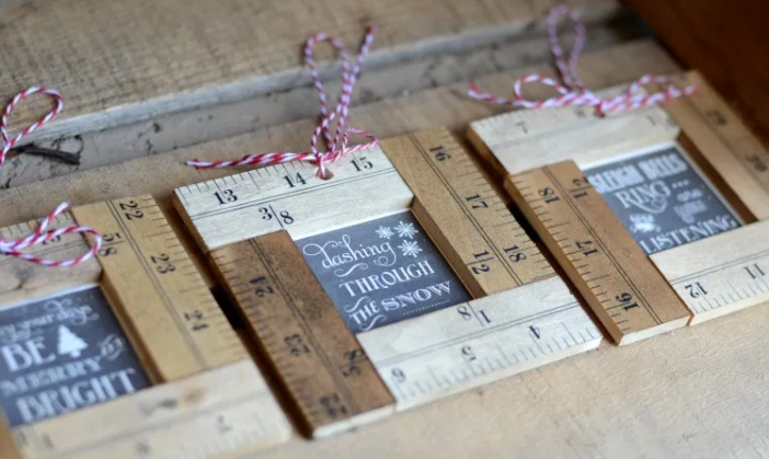 Easy and Adorable DIY RULER PHOTO ORNAMENTS for Gifts