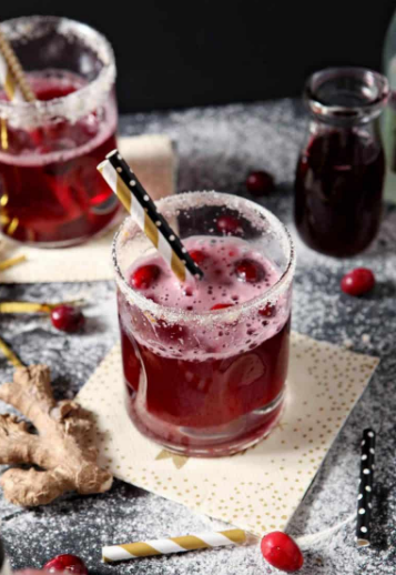 Sparkling Ginger Cranberry Mocktail on a glass with some fresh cranberries
