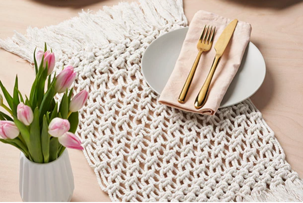 A homemade and easy macrame place mats for the dining table