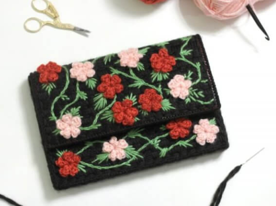 A cute and fashionable plastic canvas floral clutch