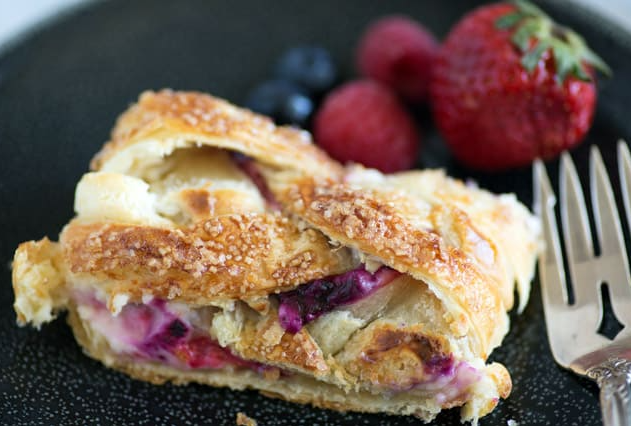 berry pastry braid