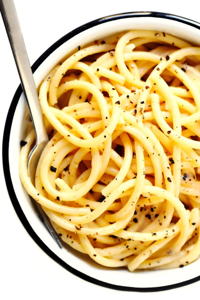 Traditional Cacio e Pepe recipe under 20 minutes with 4 ingredients