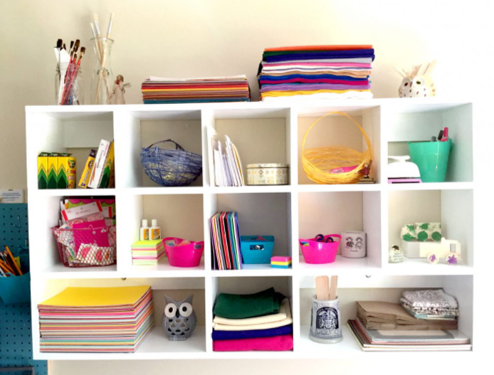 HOW TO BUILD WALL-MOUNTED DIY CUBBY SHELVES HOME DECOR