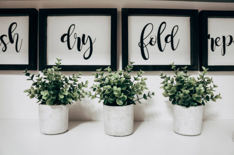 Simple and Inexpensive DIY Dollar Store Farmhouse Sign