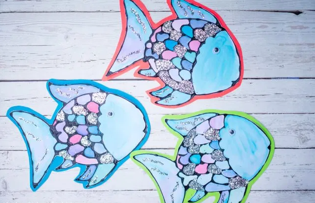 An adorable rainbow fish craft for kids this summer