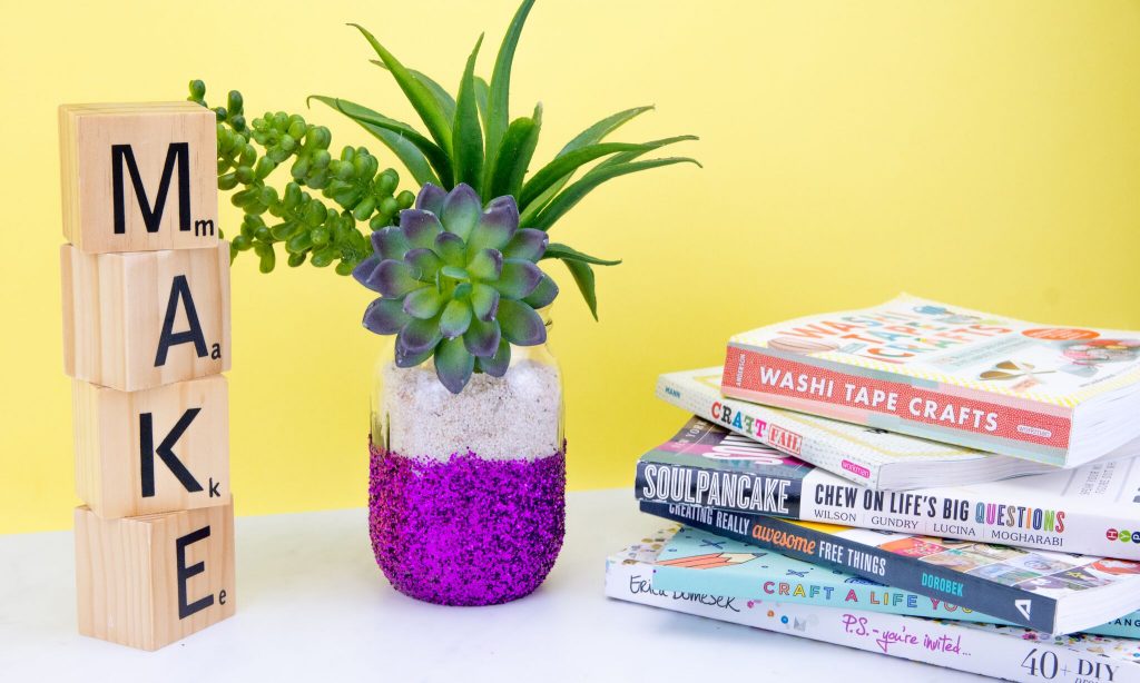 FUN AND SIMPLE DIY GLITTER VASE HOME DECOR