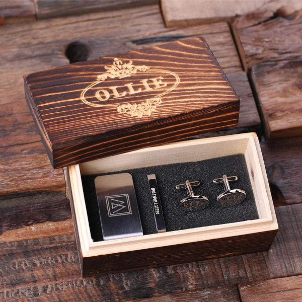 A personalized accessories that are perfect and unique wedding presents