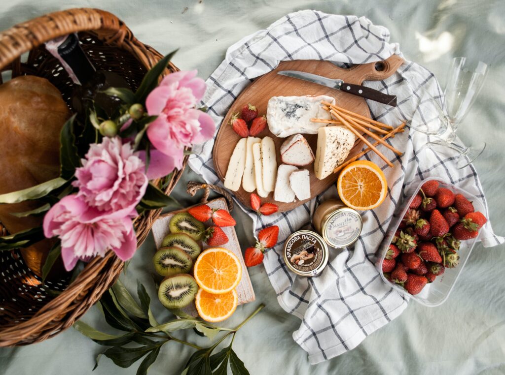 HOW TO PACK THE PERFECT PICNIC