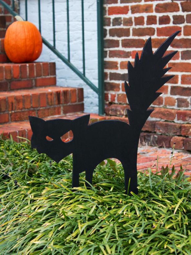 Black Cat Outdoor Halloween Decoration for the front yard 