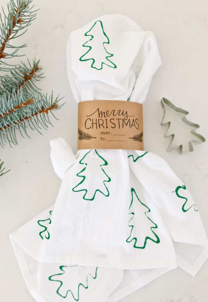 COOKIE CUTTER STAMPED CHRISTMAS TEA TOWELS fun DIY Holiday gifts