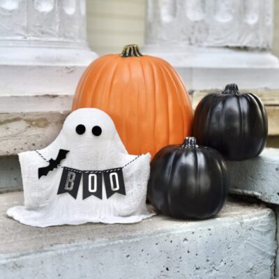 50 DIY Outdoor Halloween Decorations thumbnail