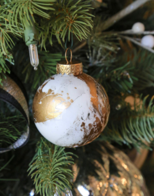 Fun and easy Marbleized Christmas ornaments that look like marble stone and granite