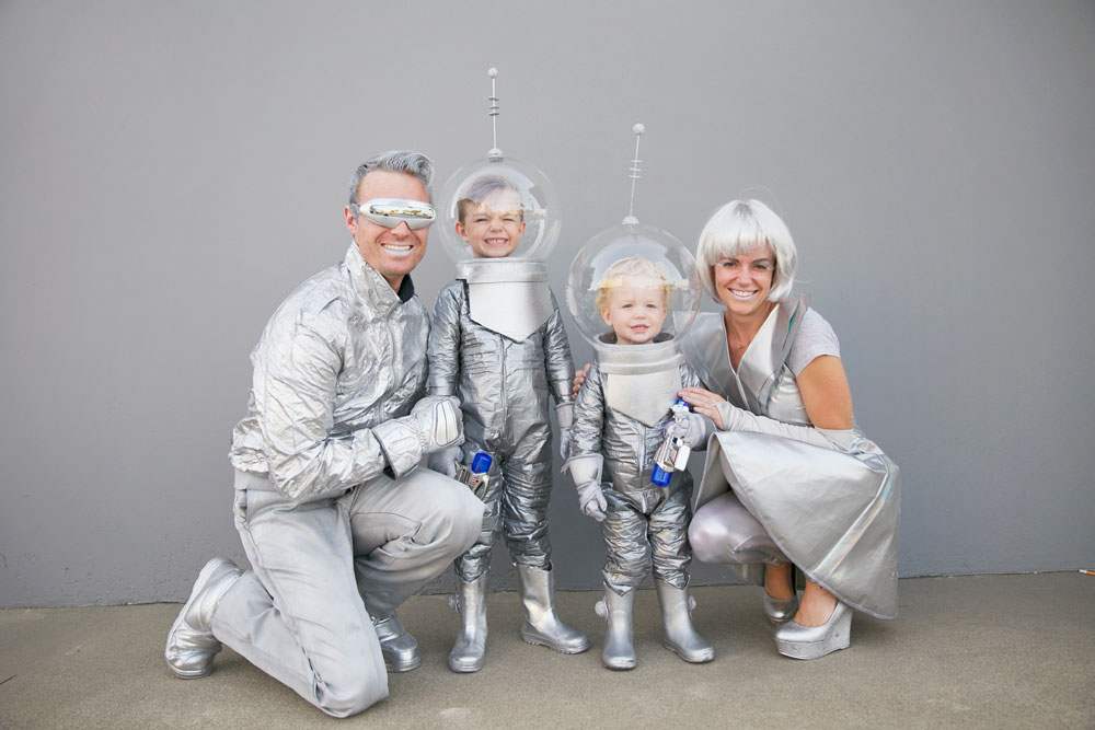 DIY SPACE FAMILY COSTUMES 